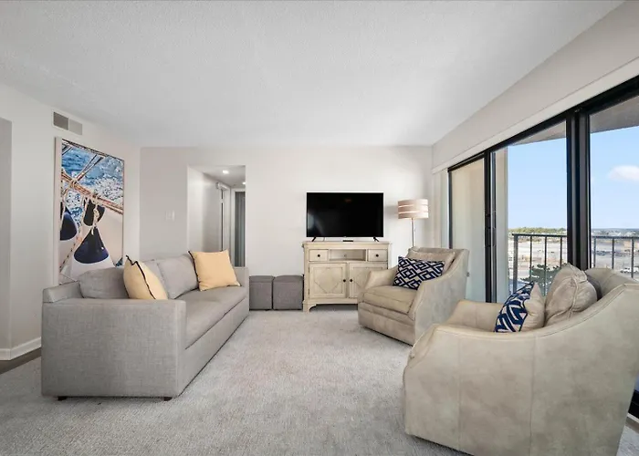 Stunning Oceanfront 2 Bedroom With Outdoor Pool! *