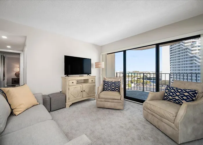 Ferienhaus Stunning Oceanfront 2 Bedroom With Outdoor Pool!