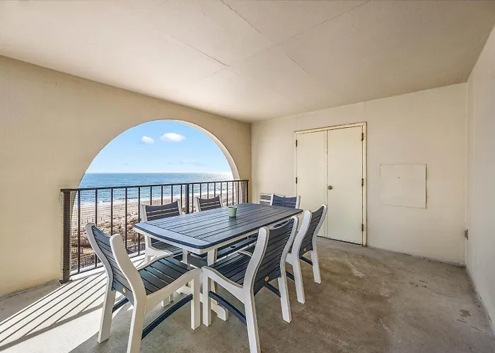 Stunning Oceanfront 2 Bedroom With Outdoor Pool! *